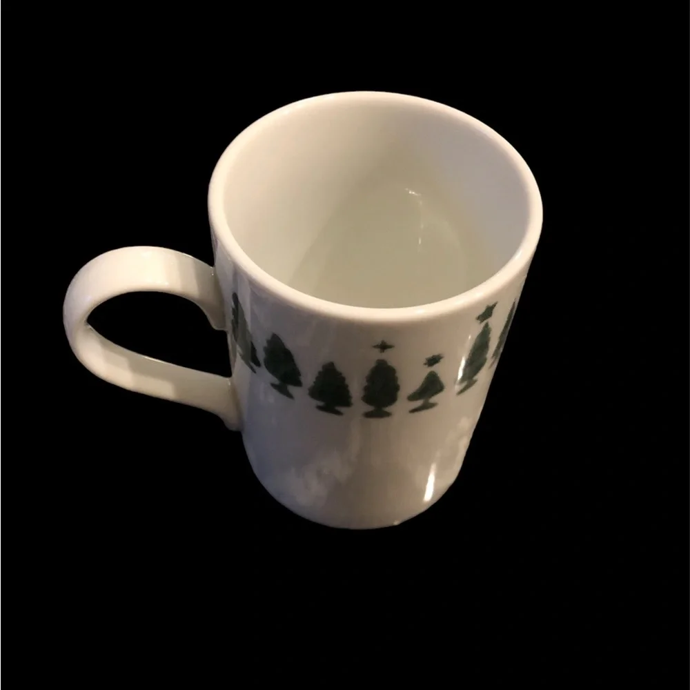 Crate & Barrel adorable Christmas tree mug 🎄